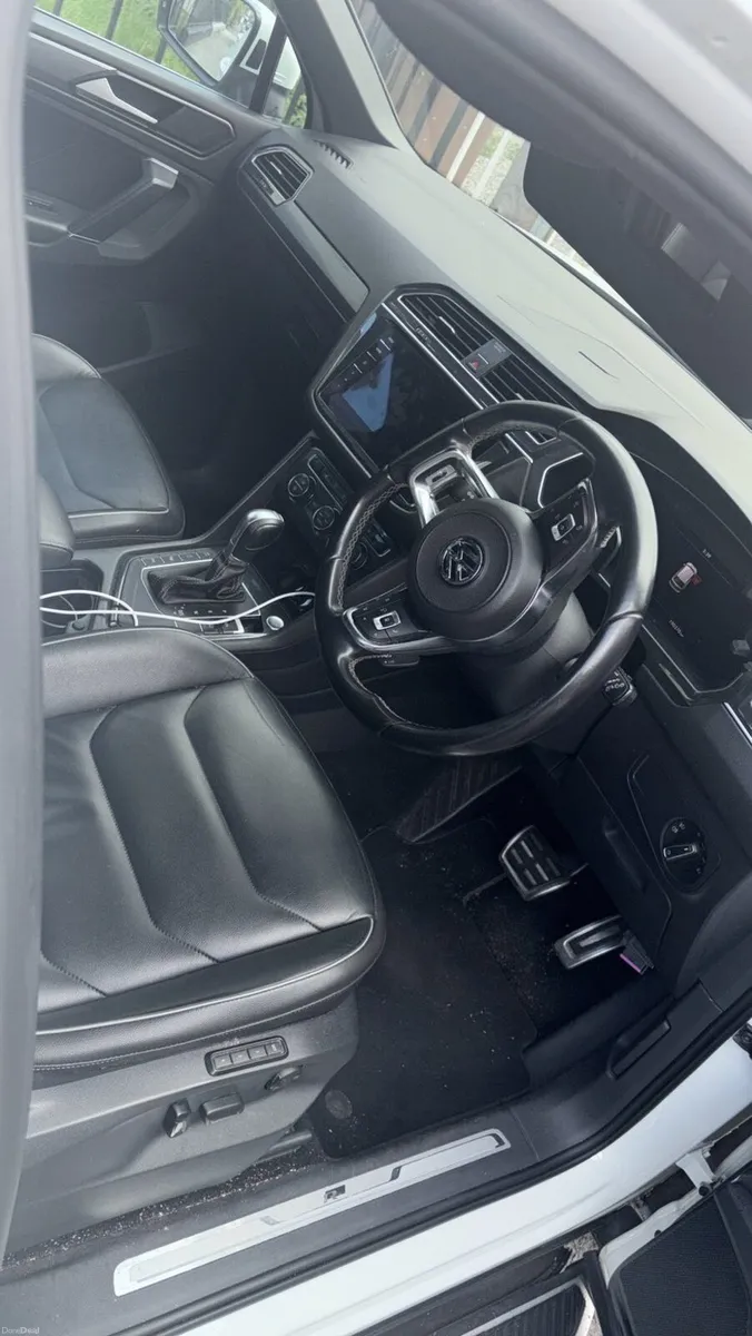 182 Volkswagen Tiguan R Line - Image 2