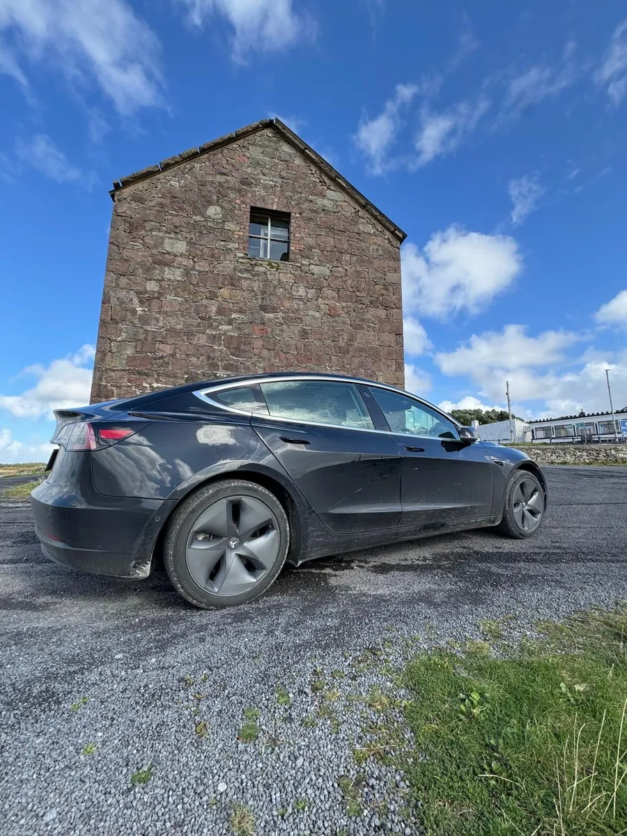 Tesla Model 3 - Image 2