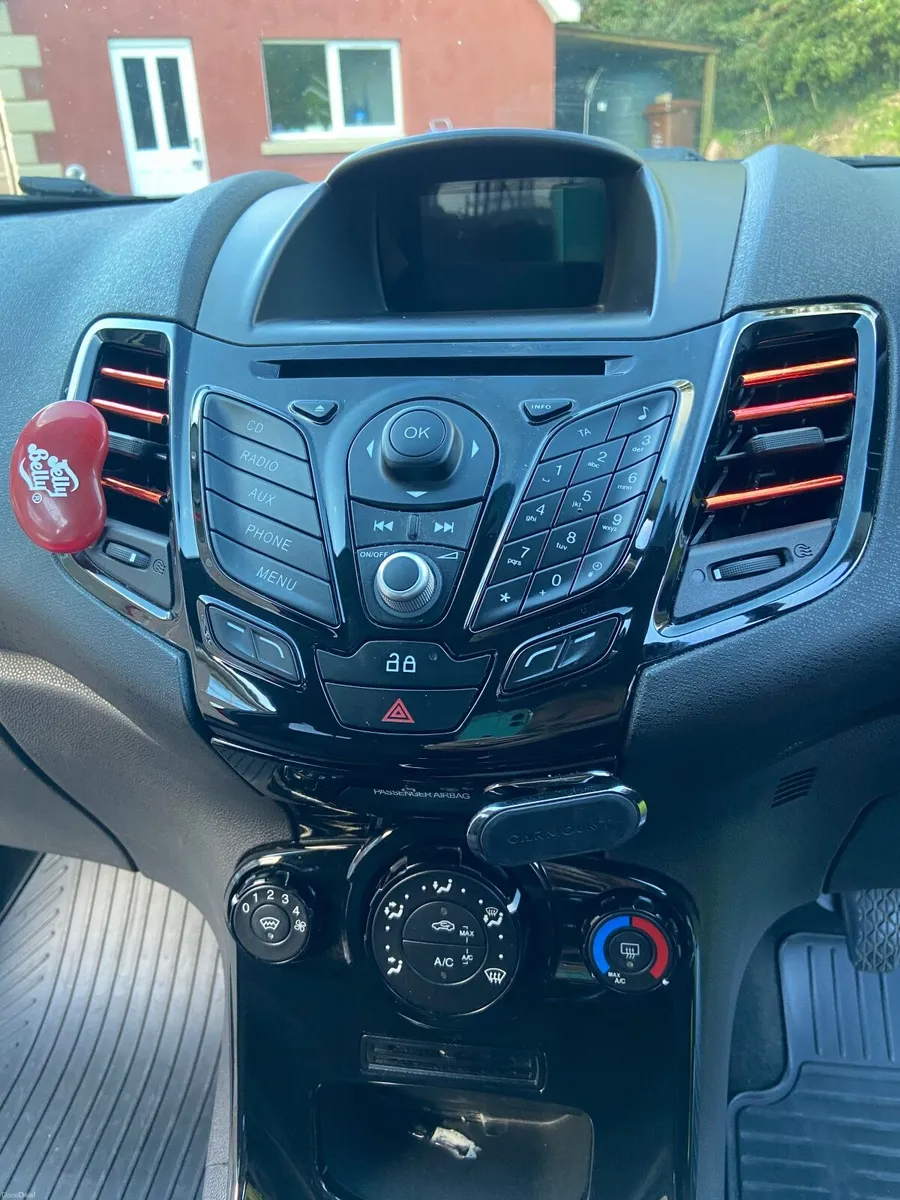 Ford Fiesta 1.25 Zetec 2014 - Image 4
