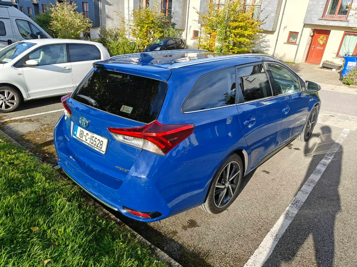 2018 Toyota Auris Touring Sports 1.8 Hybrid Design - Image 4