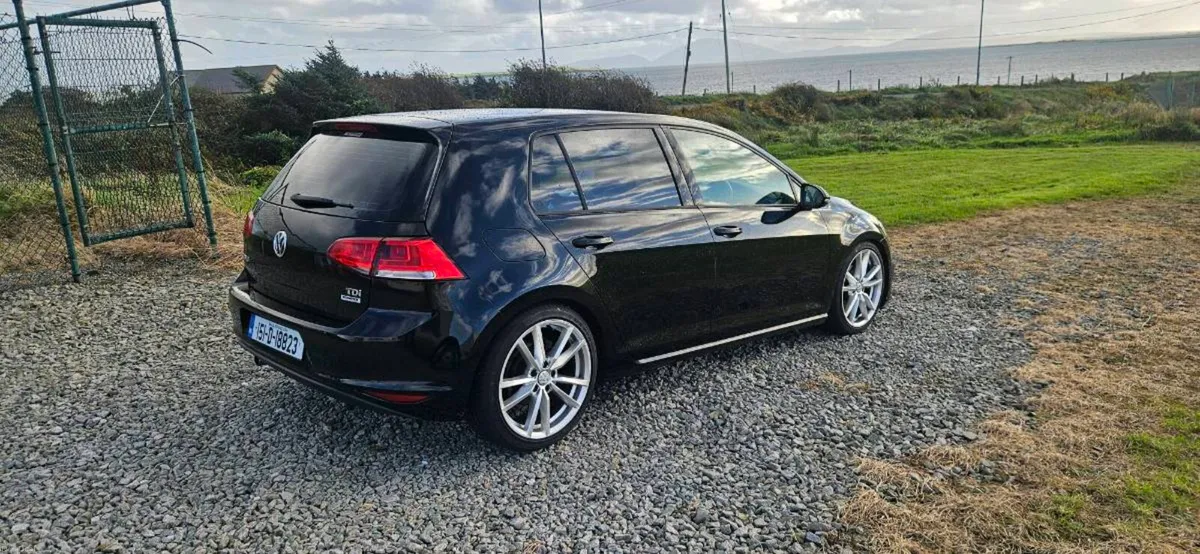 2015 Volkswagen Golf - Image 3