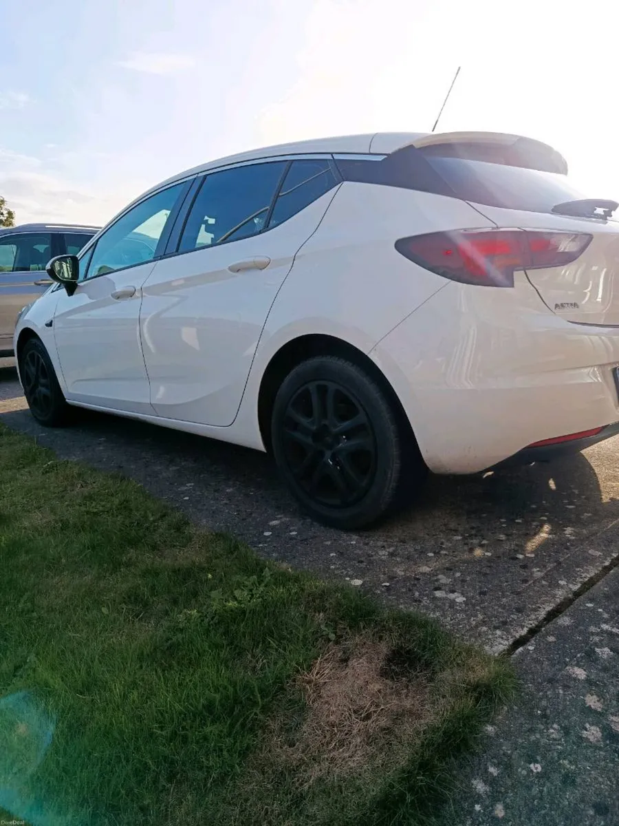 Opel Astra 1.6 CDTI 2016 - Image 2