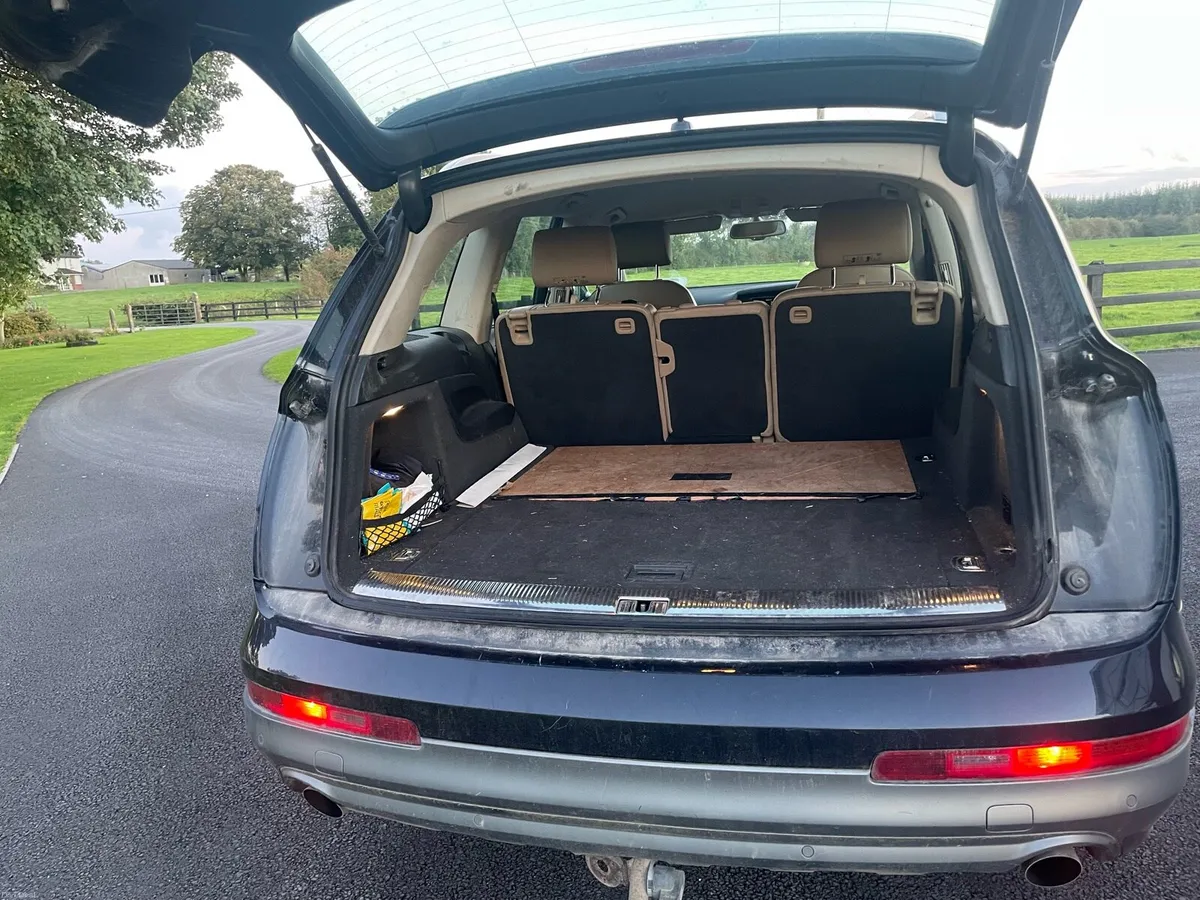 Audi Q7 - Image 1