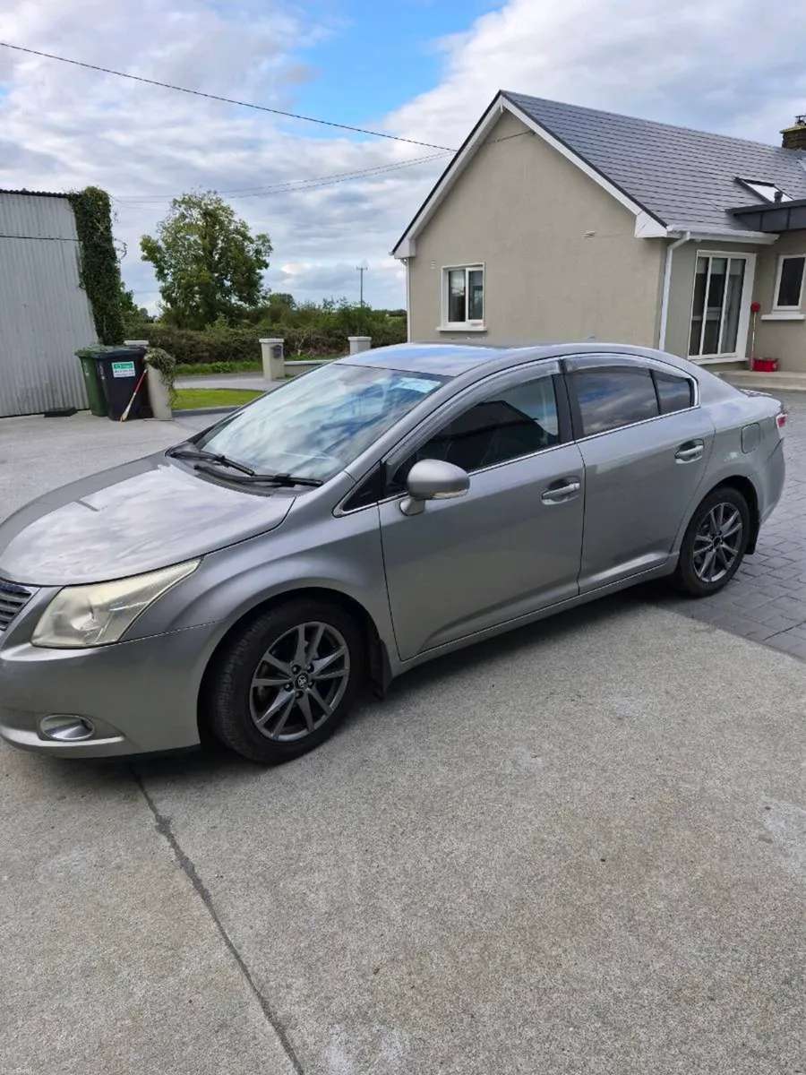 2010 Toyota Avensis - Image 1