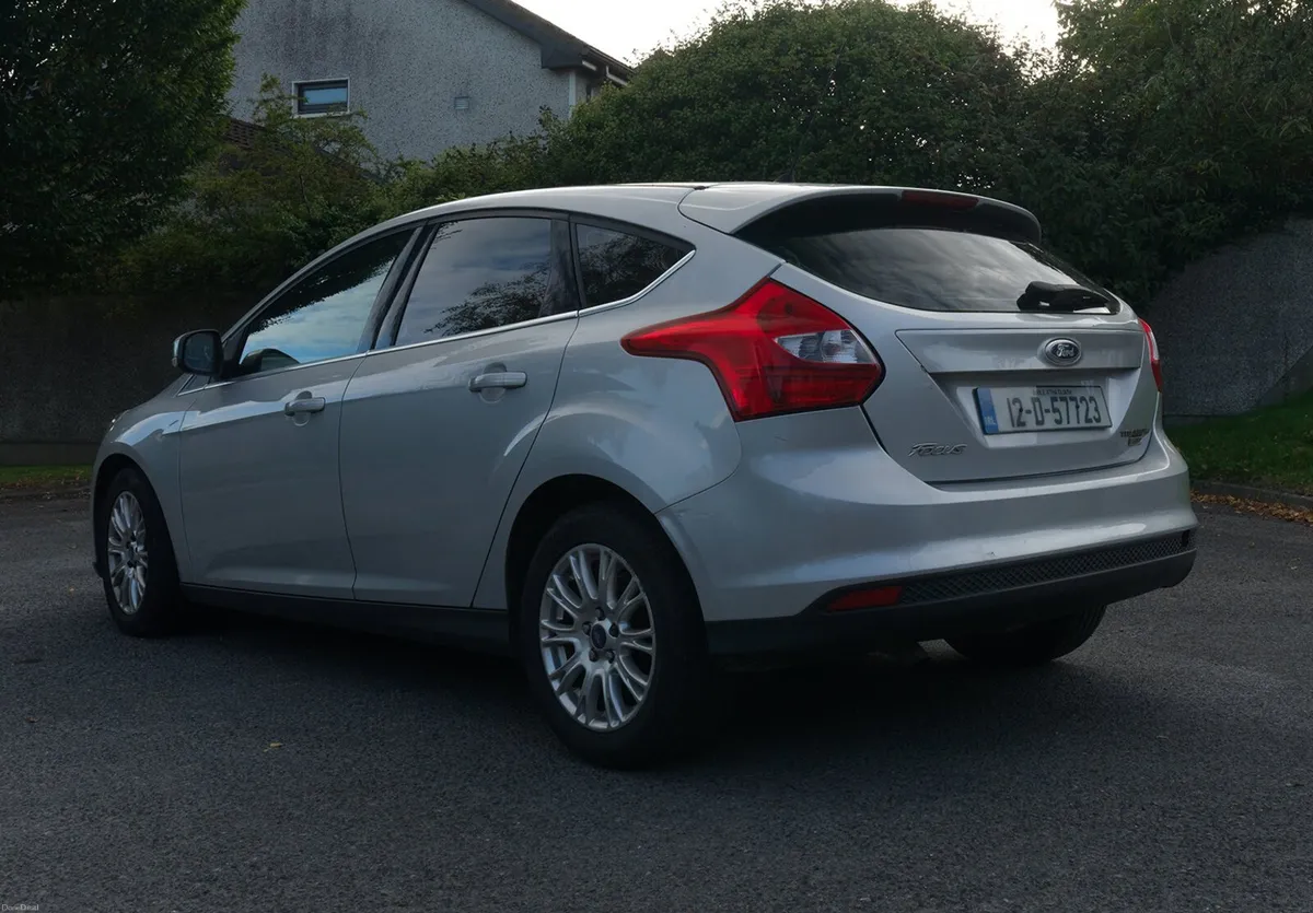 Ford Focus 2012 - Image 2