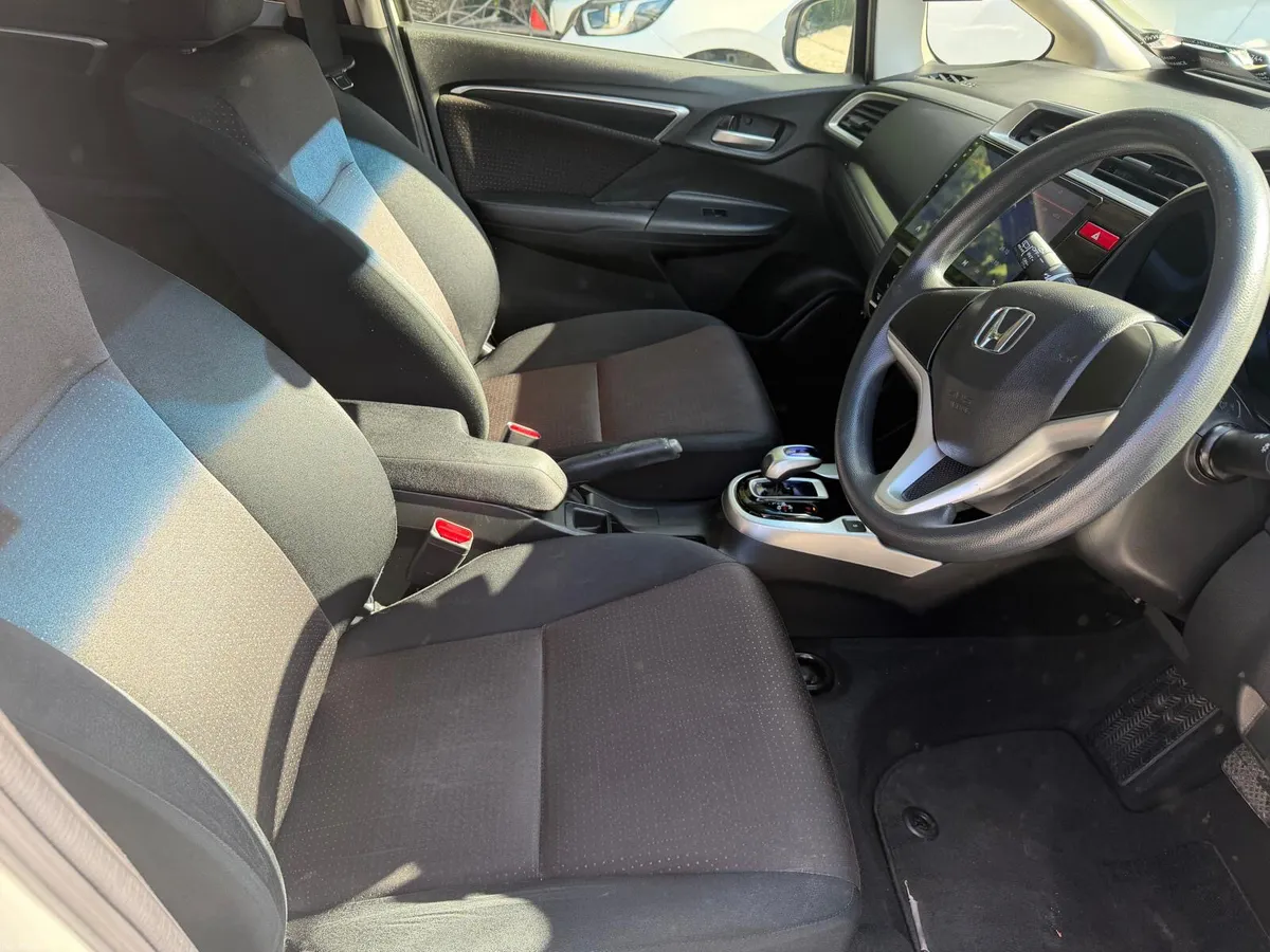 HONDA FIT 2016 HYBRID AUTOMATIC - Image 4