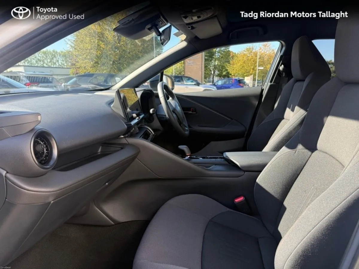 Toyota C-HR PHEV SPORT+*** DEMO SALE *** BIG SAVIN - Image 6