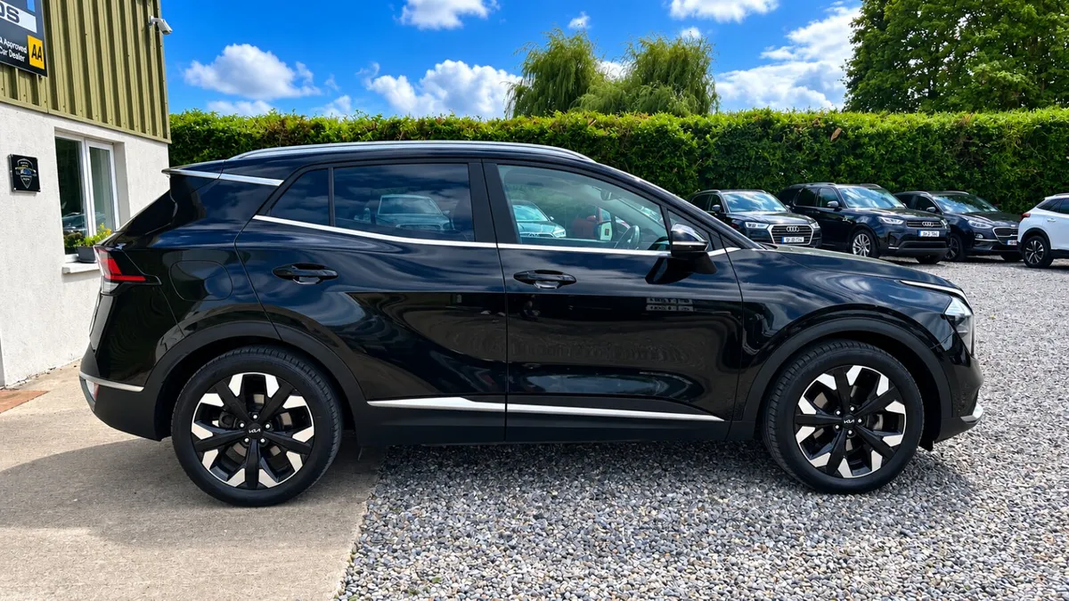 2022 Kia Sportage - Image 2
