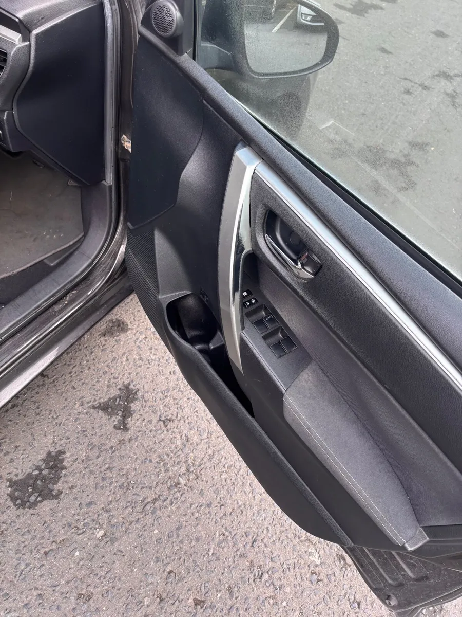 Toyota Corolla 2015 - Image 5