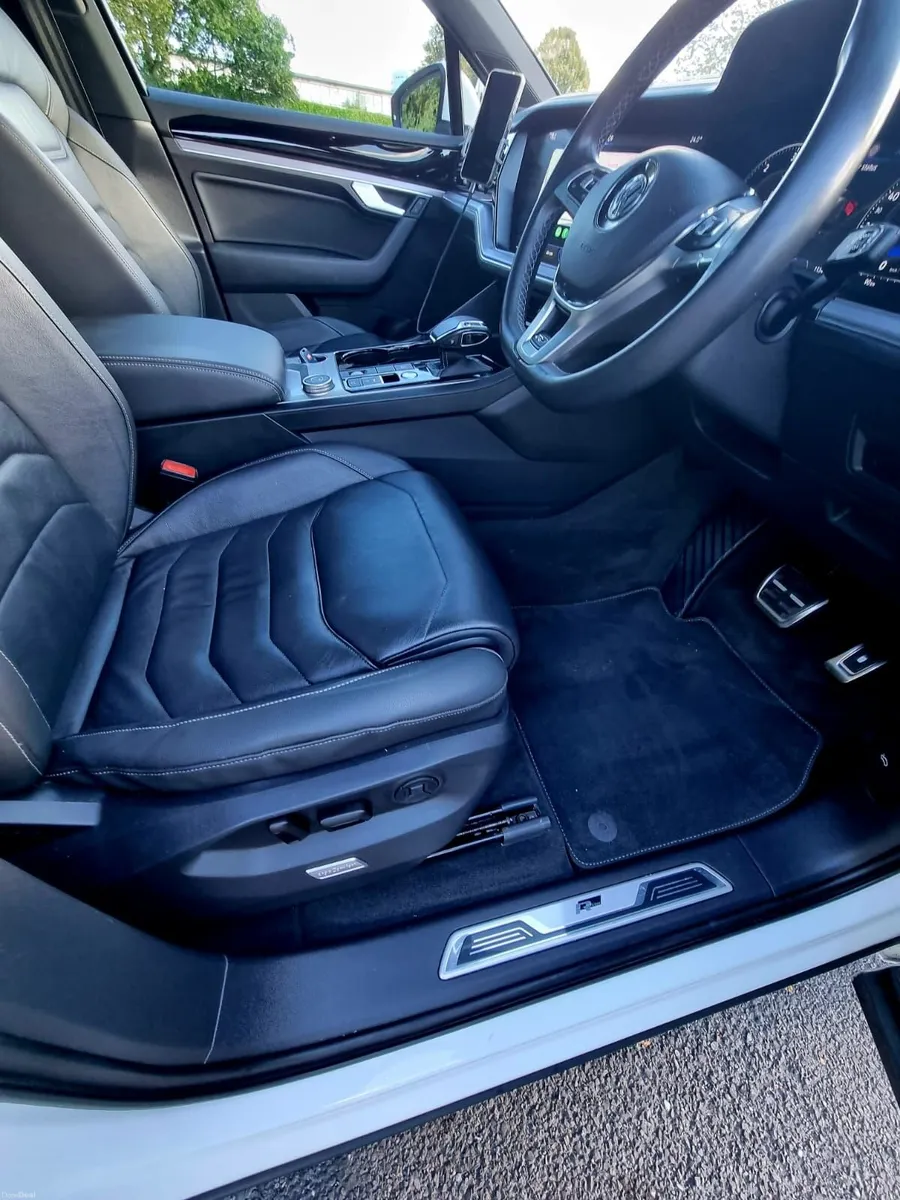 2020 Volkswagen Touareg 3.0 V6 R Line - Image 2
