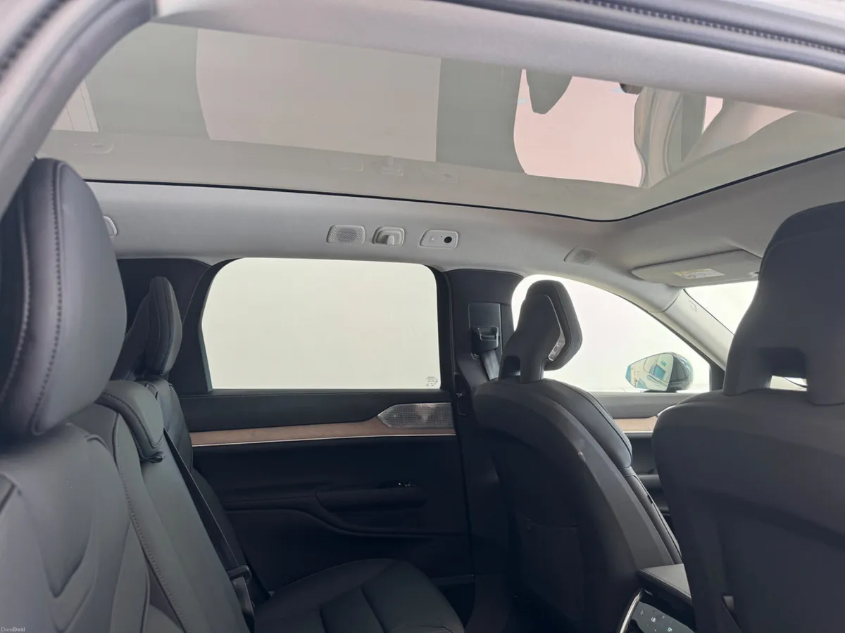 Volvo EX90 2025 - Image 6