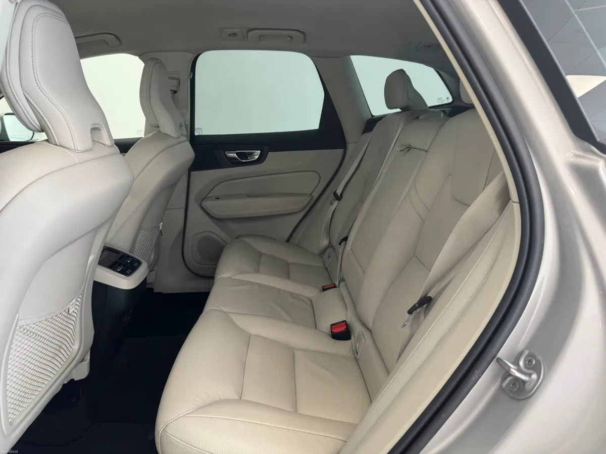 Volvo XC60 2022 - Image 6