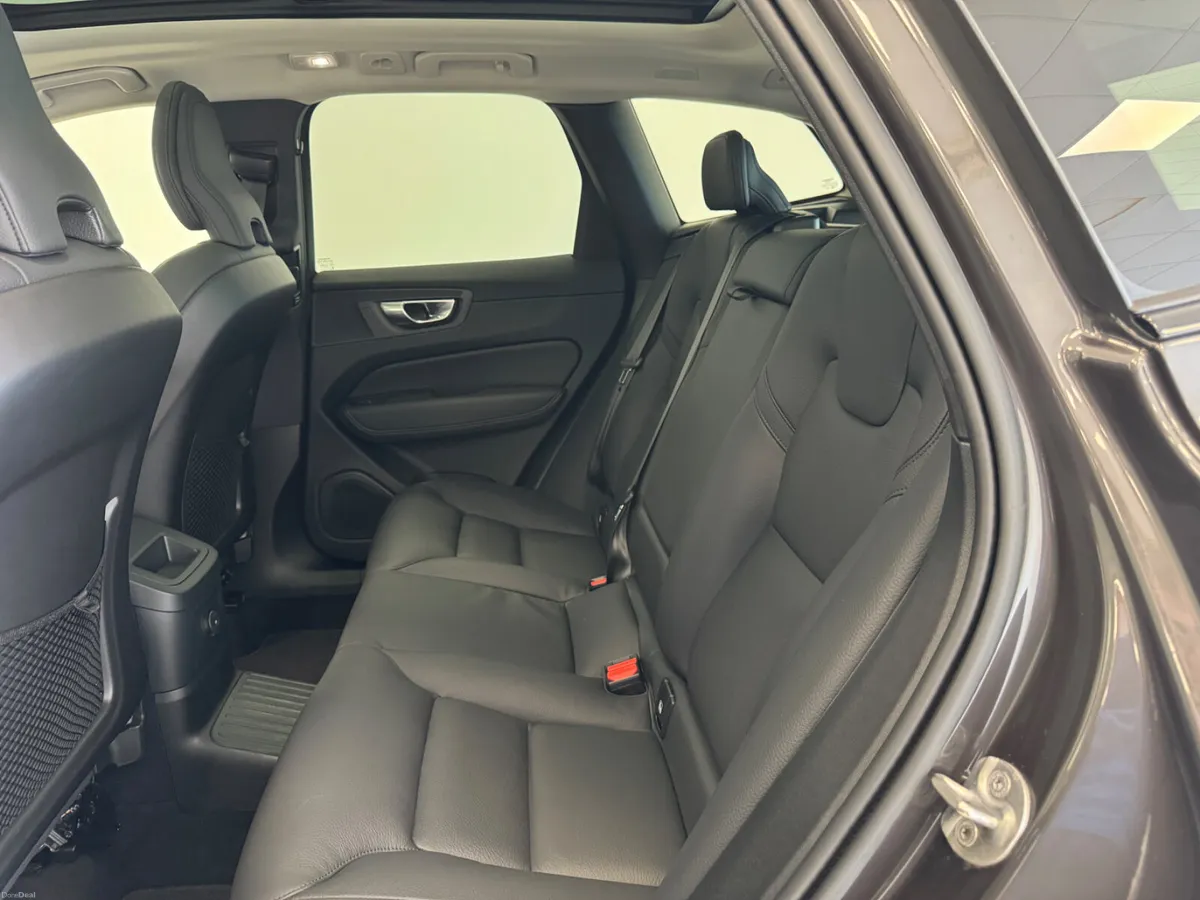 Volvo XC60 2023 - Image 6