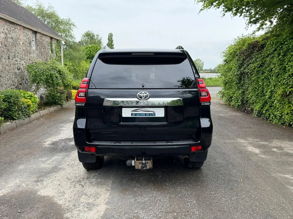 Toyota Landcrusier Invincible 7 Seats - Image 5