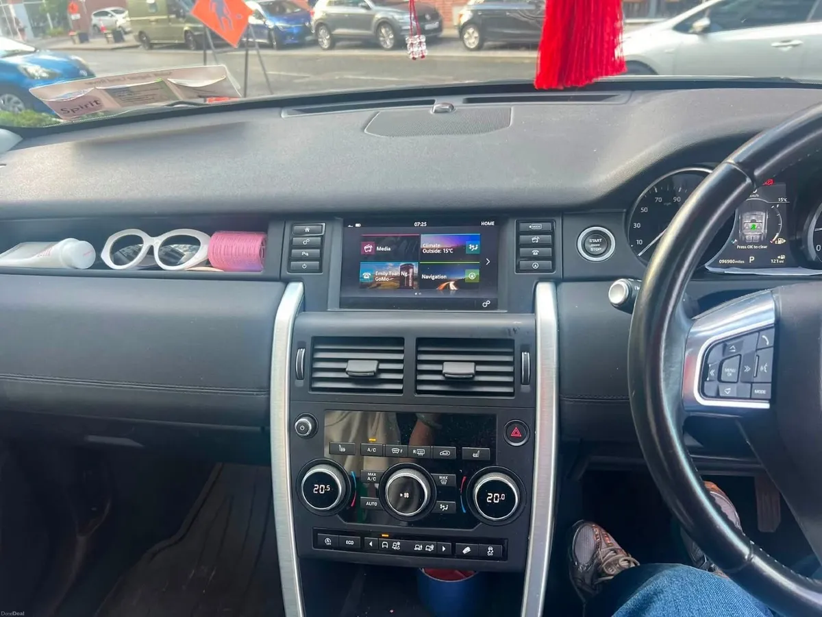Land Rover Discovery Sport 2018 - Image 3