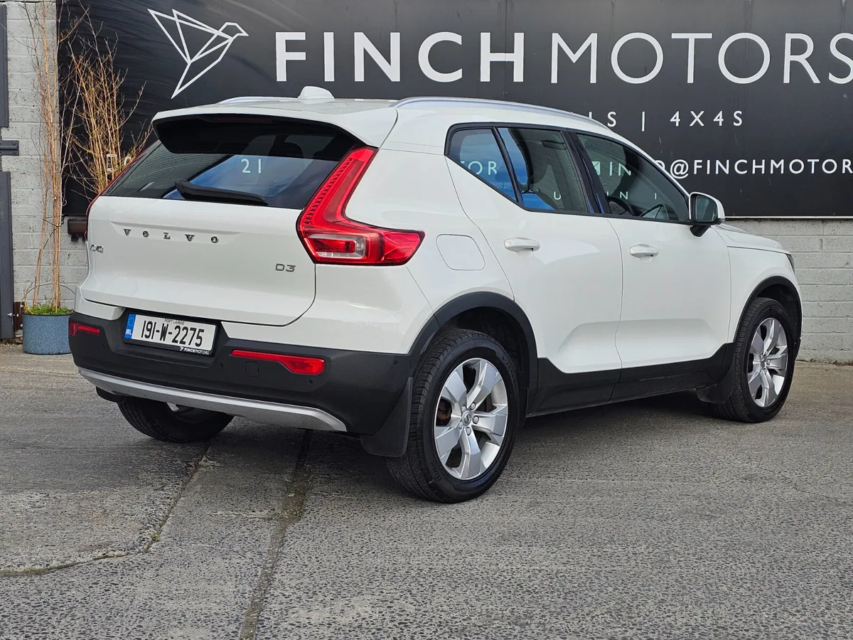 VOLVO XC40 MOMENTUM 150 BHP // 04/27 NCT - Image 3