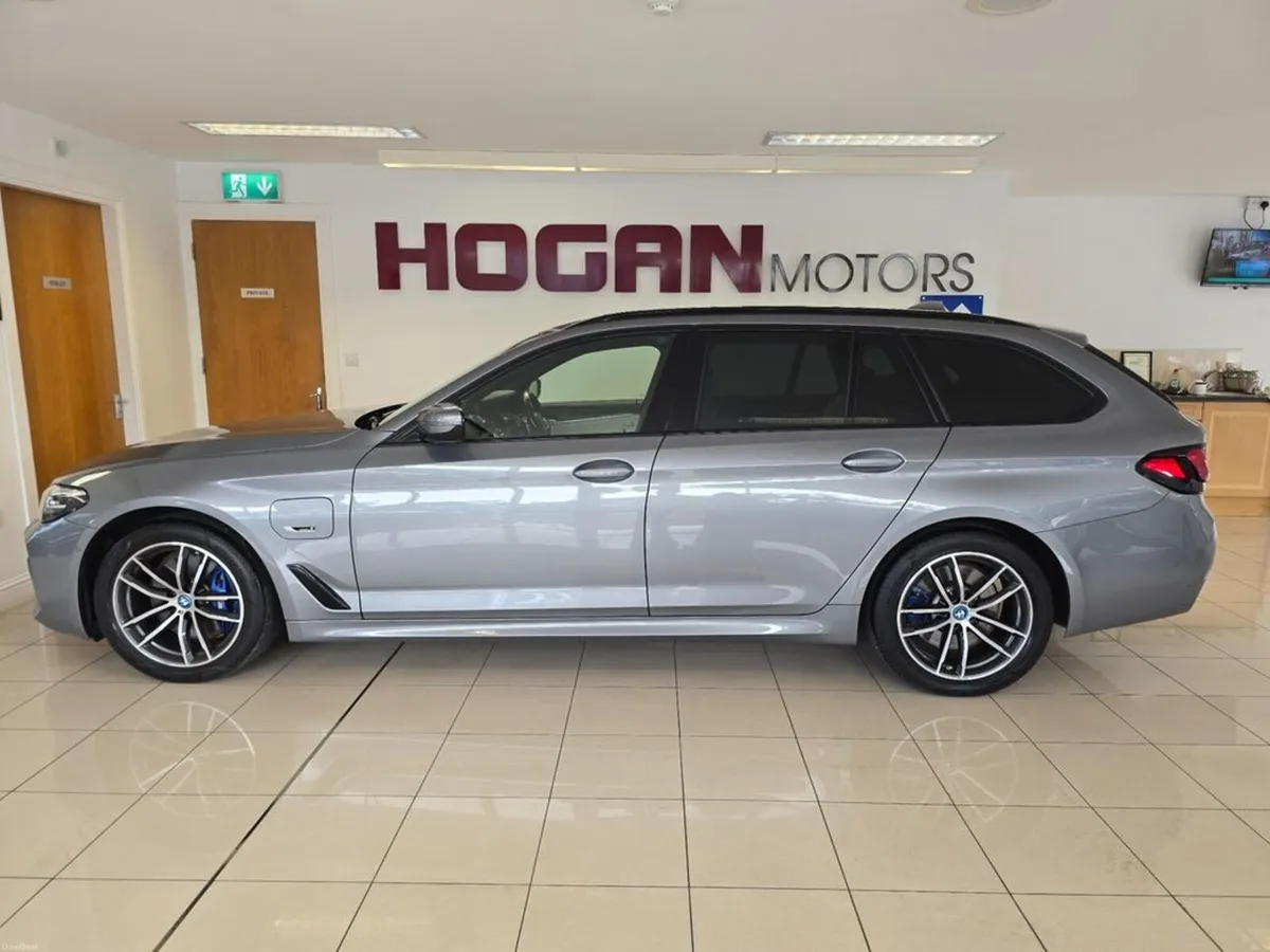 BMW 5-Series 530e M SPORT Touring PHEV - Image 4