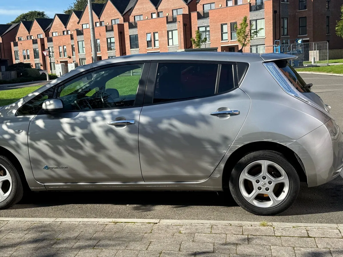 2017 Nissan leaf - Image 6