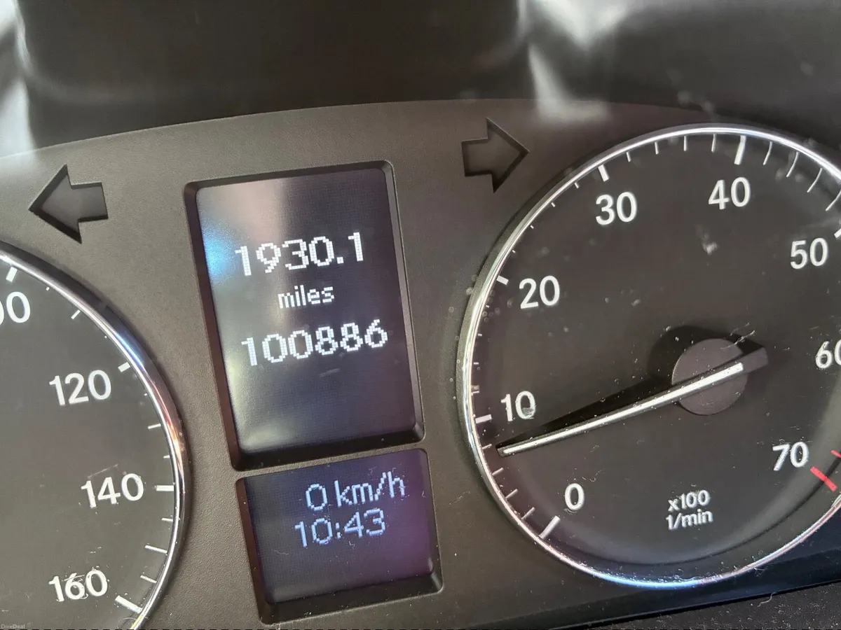 Mercedes-Benz C-Class 2005 - Image 2