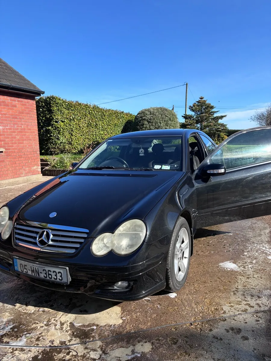 Mercedes-Benz C-Class 2005 - Image 3