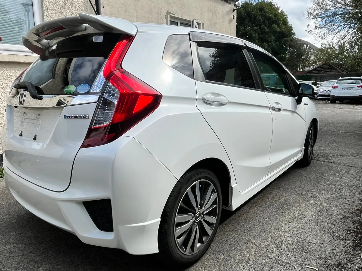 2015 Honda Fit S Sensing Hybrid - Image 4