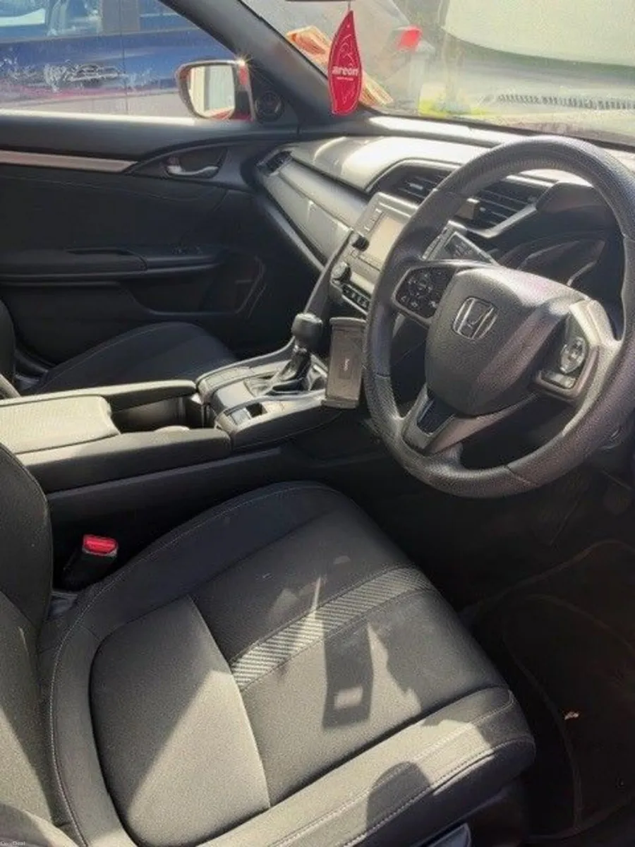 Honda Civic 2017 - Image 2