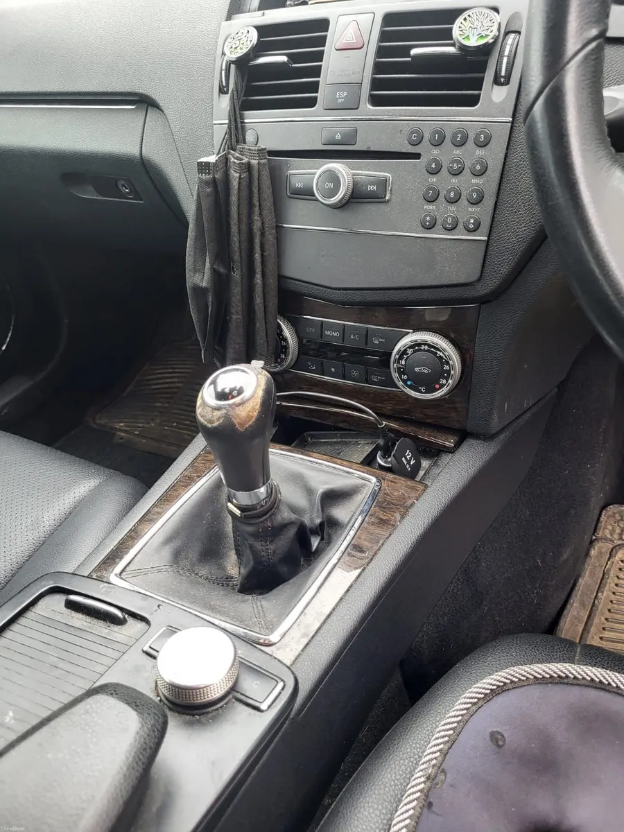 Mercedes-Benz C-Class 2010 - Image 6