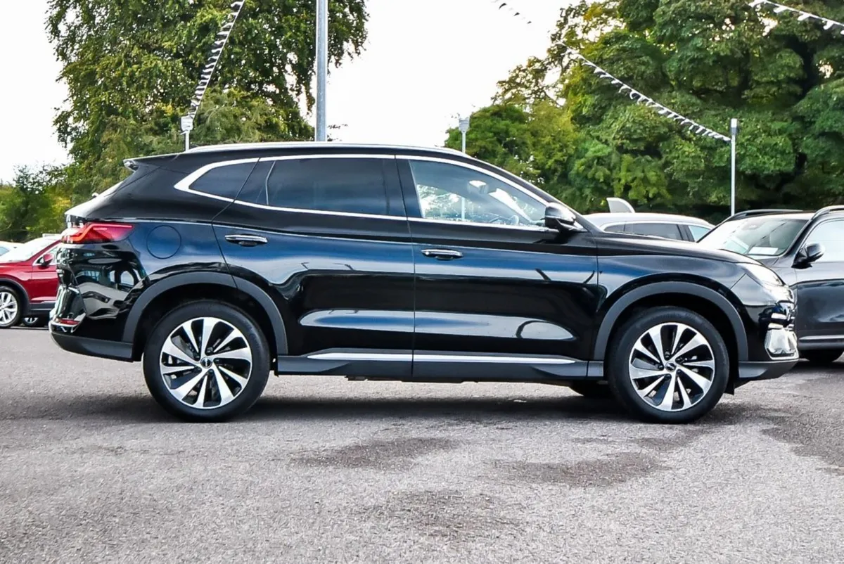 BYD SEAL U Comfort Plug in Hybrid Demo - Image 3
