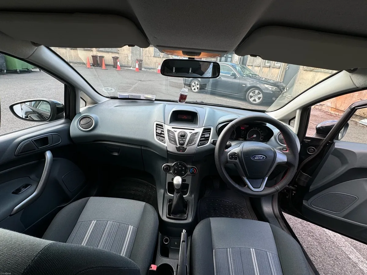 Ford Fiesta 2009 - Image 2