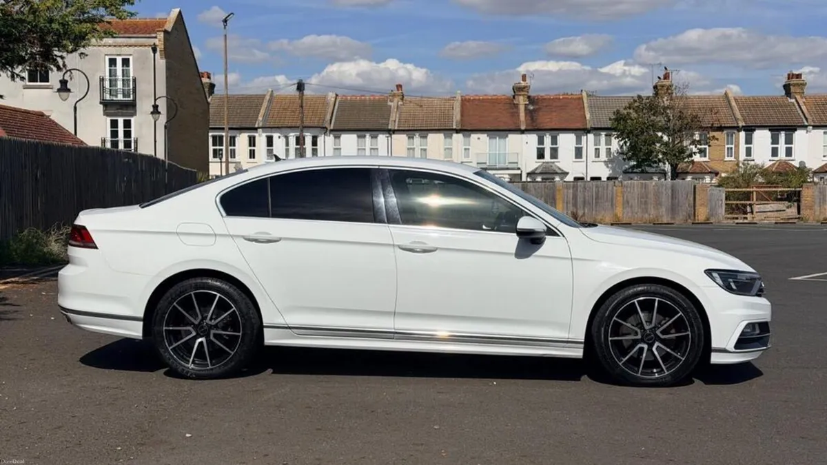 Volkswagen Passat 2.0 TDI R LINE - Image 5