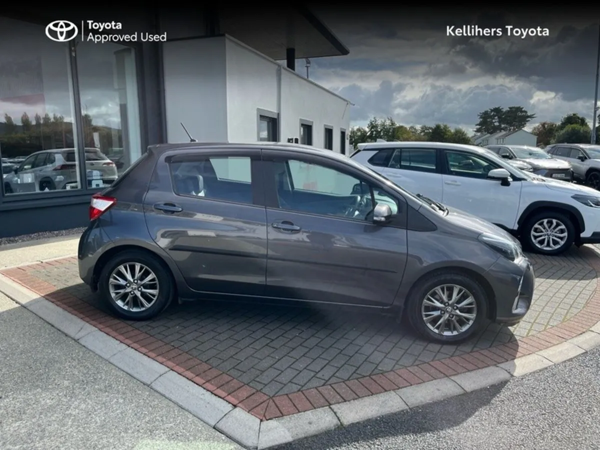 Toyota Yaris 1.0 LUNA - Image 3
