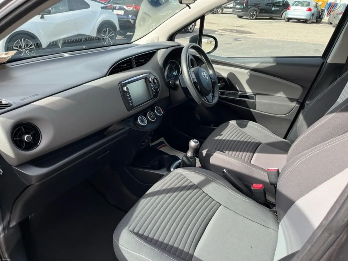 Toyota Yaris 1.0 LUNA - Image 6