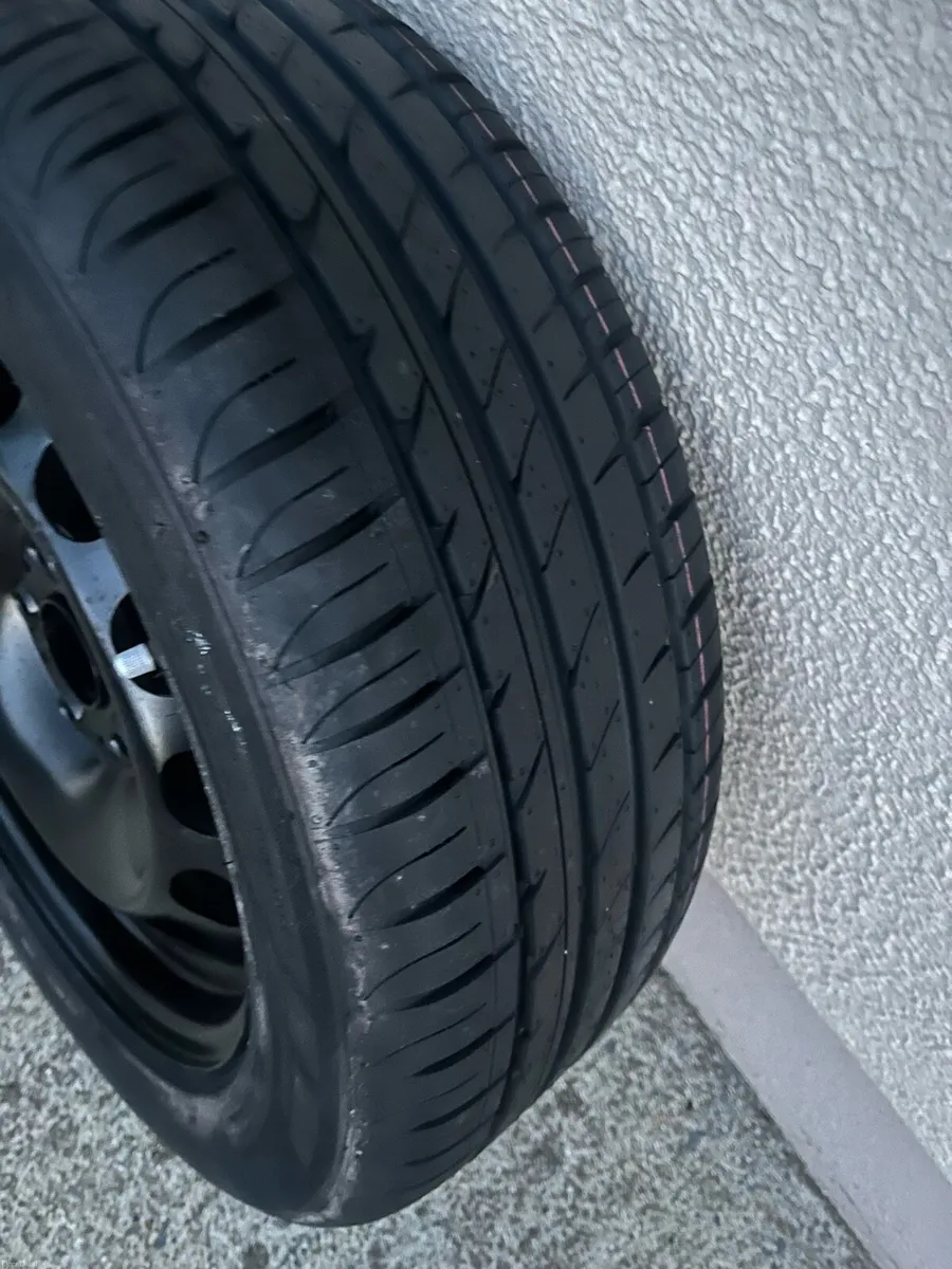 Car - Image 1