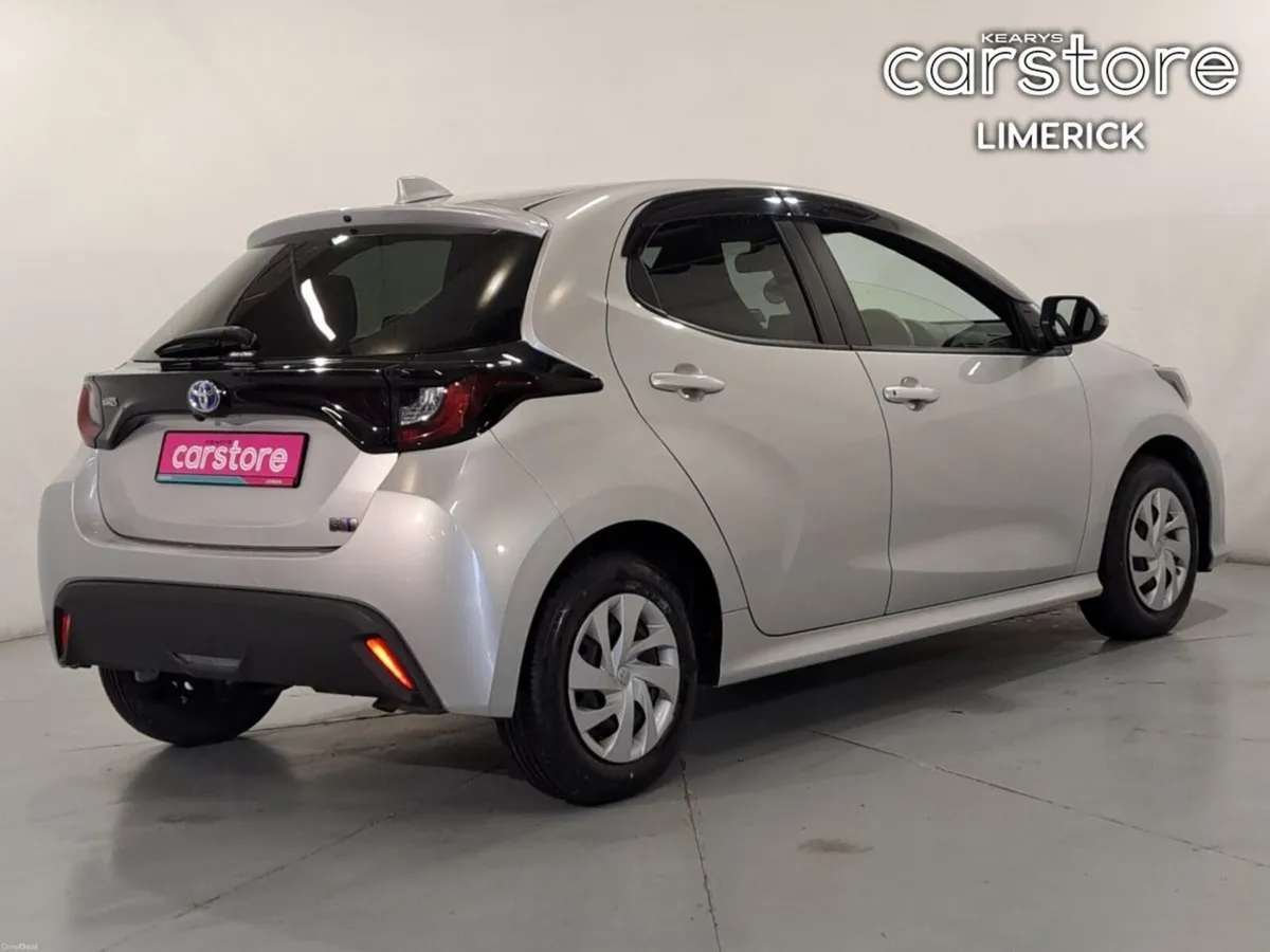 Toyota Yaris 1.5 Hybrid auto - Image 3