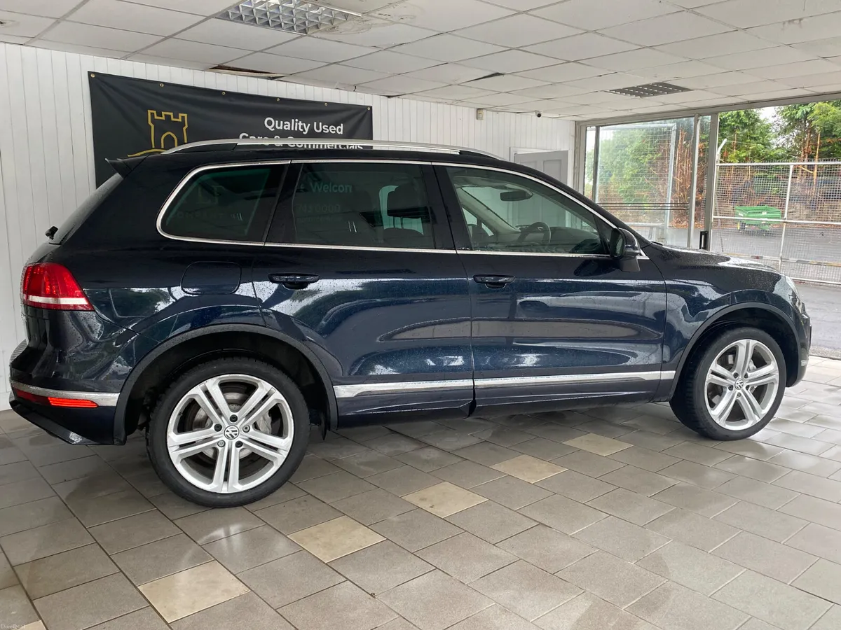 2018 Volkswagen Touareg  CREW CAB  5 SEATER COM - Image 3