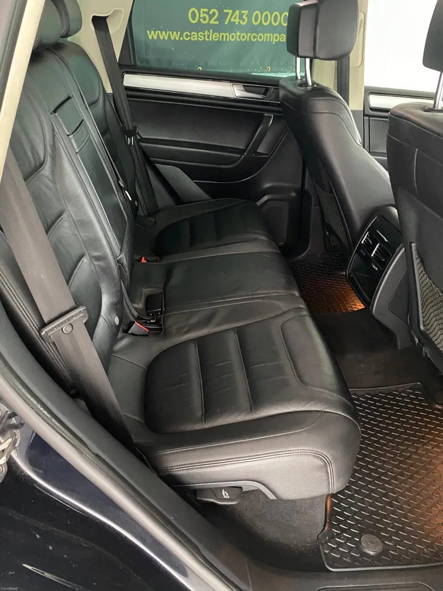 2018 Volkswagen Touareg  CREW CAB  5 SEATER COM - Image 5