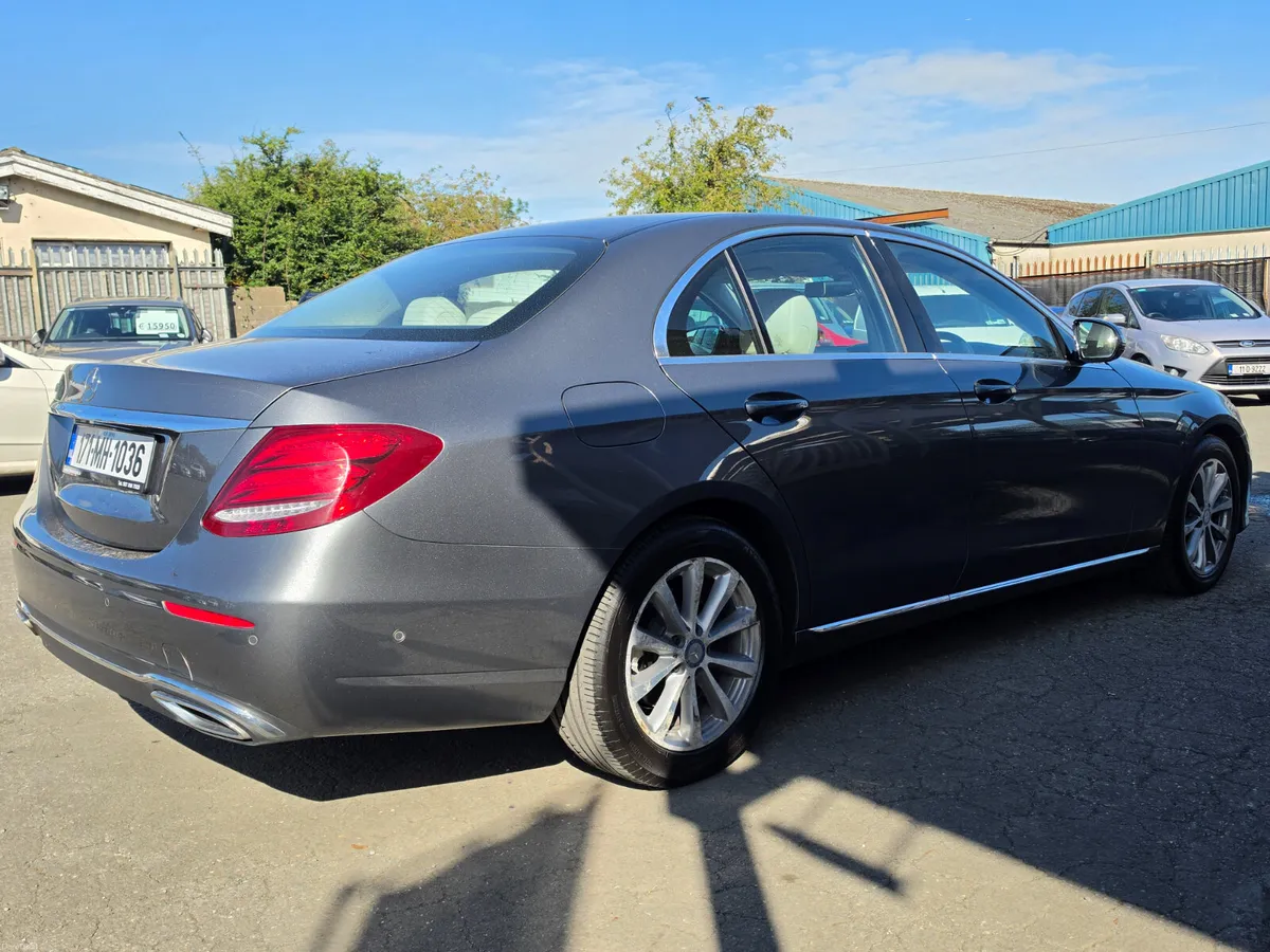 171 MERCEDES BENZ E220 *AVANTGARDE* - Image 5
