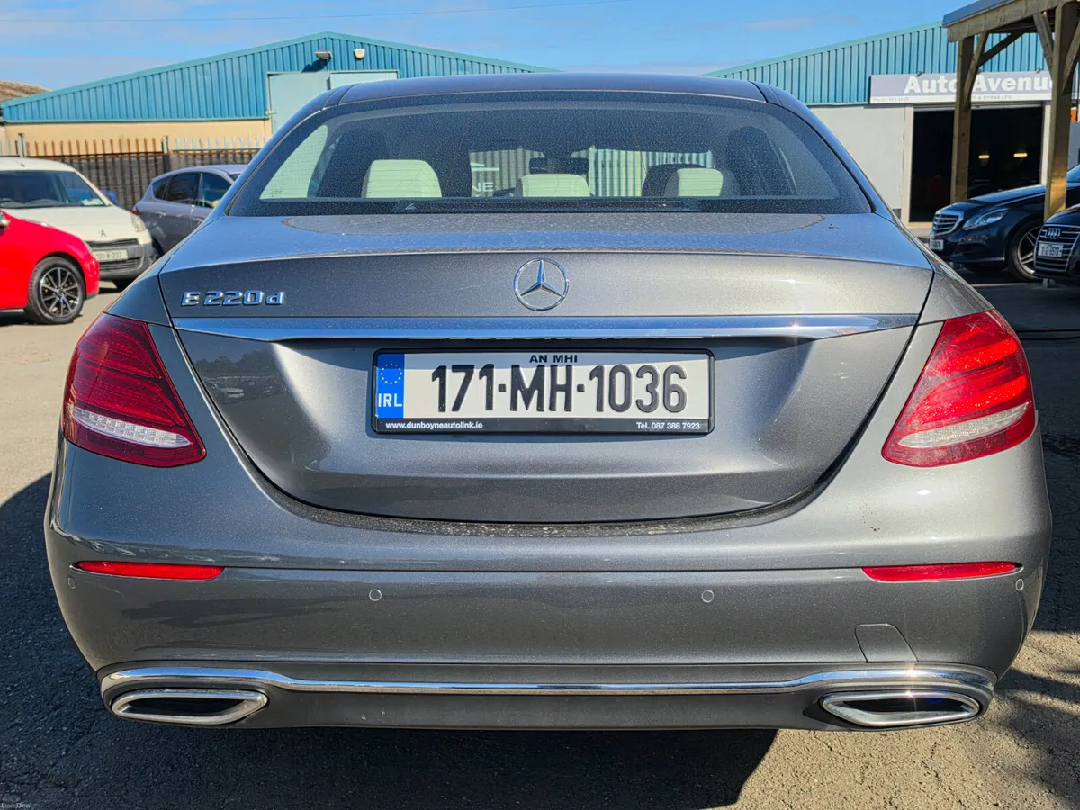 171 MERCEDES BENZ E220 *AVANTGARDE* - Image 6