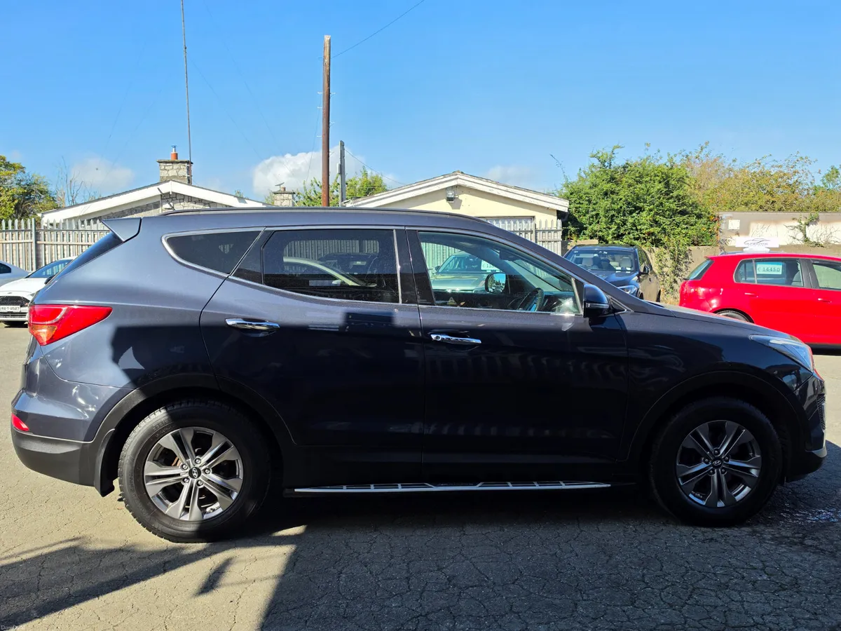 152 HYUNDAI SANTA FE *4 WD*7 SEATER* - Image 4