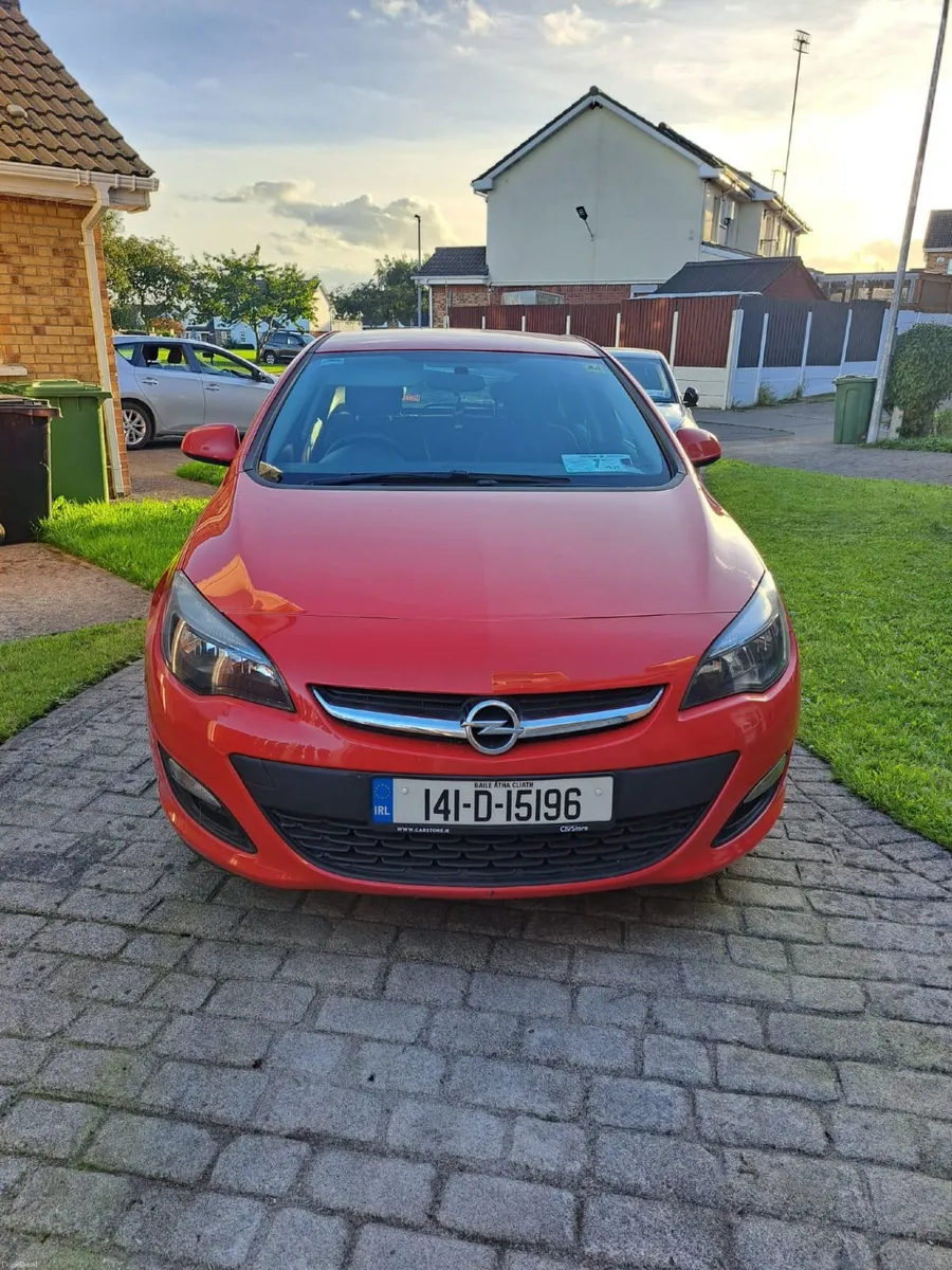 Opel Astra 2014 - Image 2