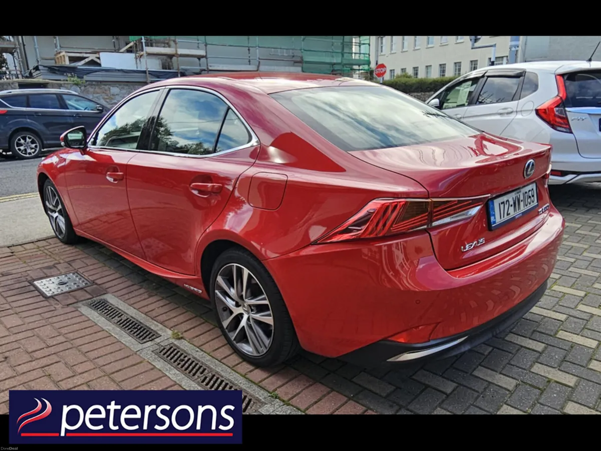 Lexus IS IS300H 2.5 LUXURY CVT 4DR AUTOMATIC - Image 6