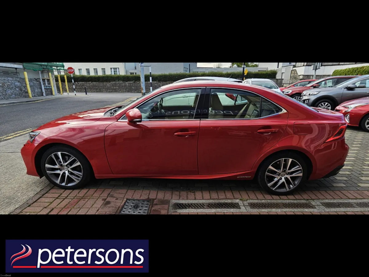 Lexus IS IS300H 2.5 LUXURY CVT 4DR AUTOMATIC - Image 5