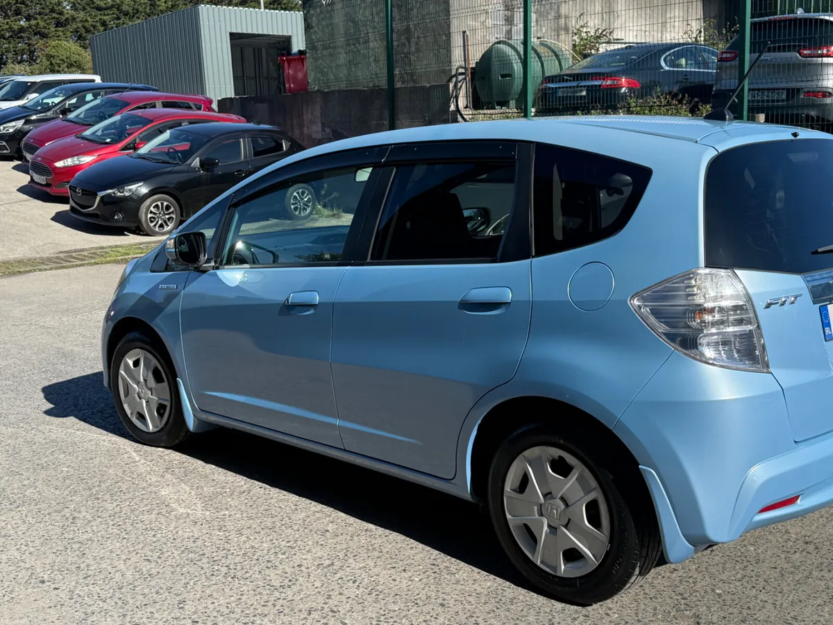 2013 Honda Fit Hybrid Automatic - Image 5