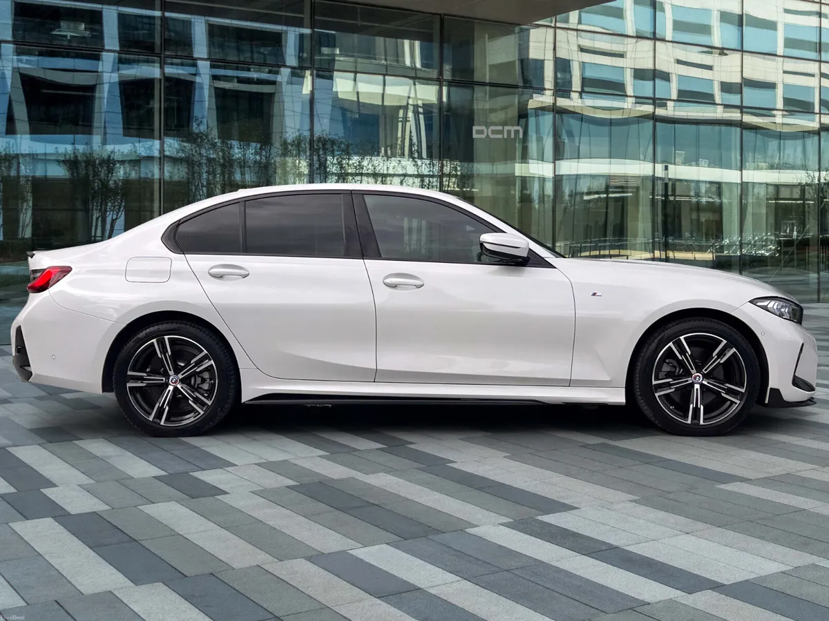 BMW 330e G20 LCI M Sport *Excellent Specs & 6k km* - Image 4