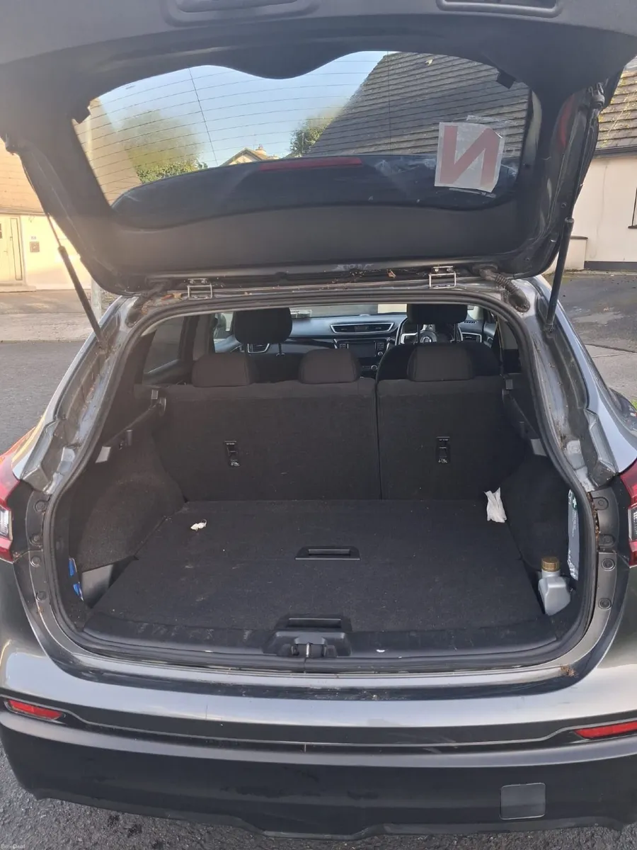 Nissan Qashqai 2018 inc Sunroof Grt condition - Image 5