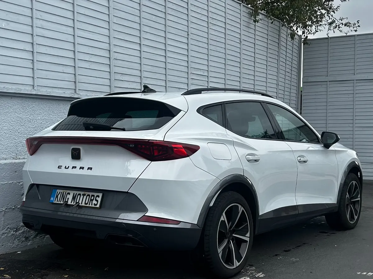 V1 PHEV S-A DSG / HALF-LEATHER / ONE OWNER - Image 3