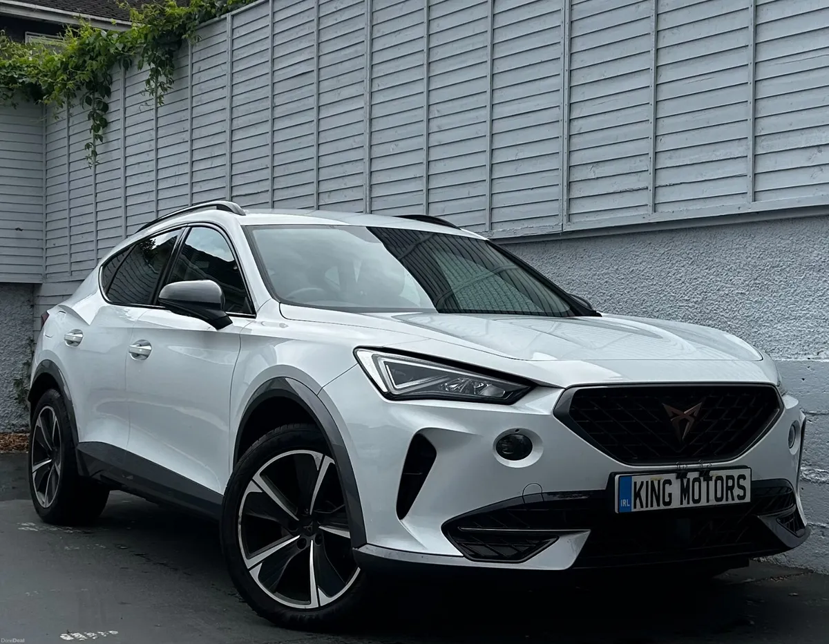 V1 PHEV S-A DSG / HALF-LEATHER / ONE OWNER - Image 1
