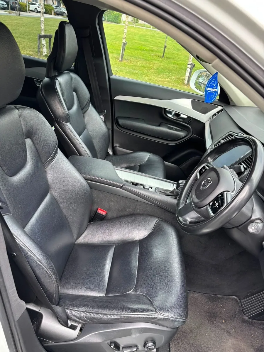 2018 Volvo XC90 D4 Momentum - Image 2