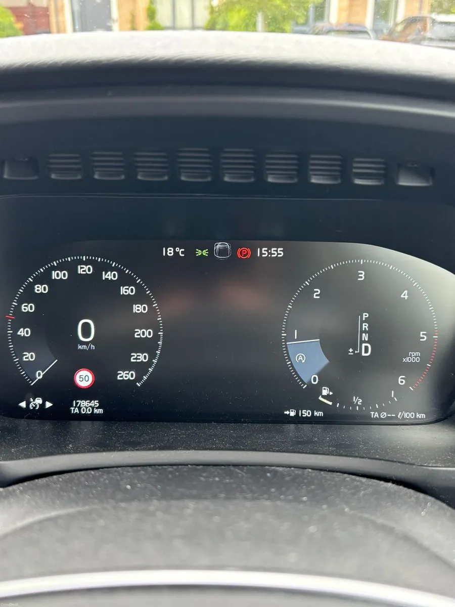 2018 Volvo XC90 D4 Momentum - Image 6
