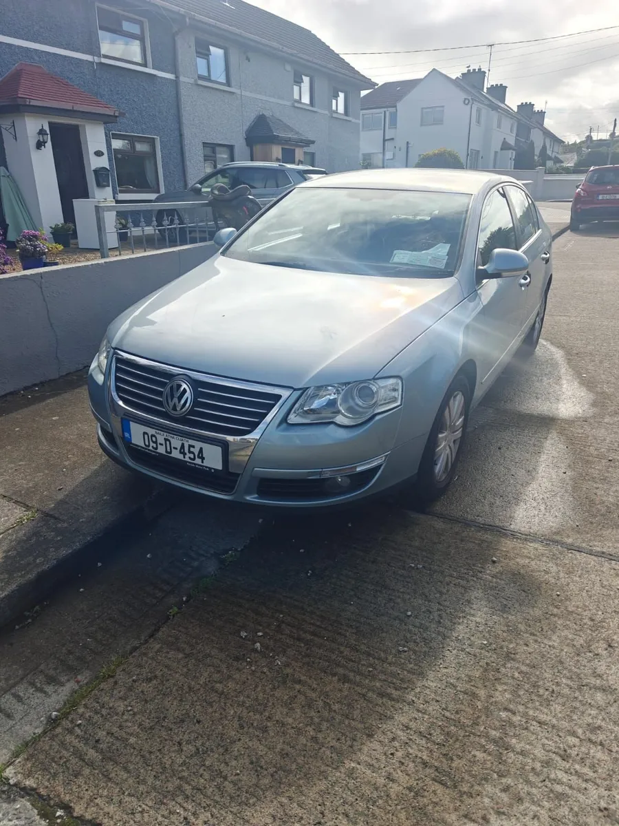 Volkswagen Passat 2009 - Image 2